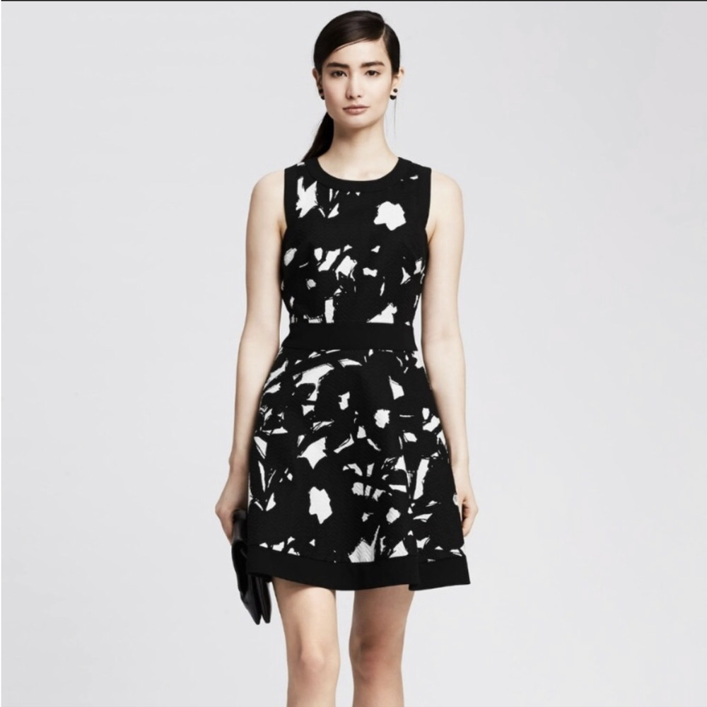 Banana Republic Woven Fit And Flare Black And White Printed Dress Size 8